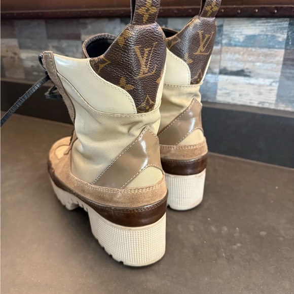Louis Vuitton Beige and Brown Lace Up Laureate Desert Boots 39 - Picture 2 of 5